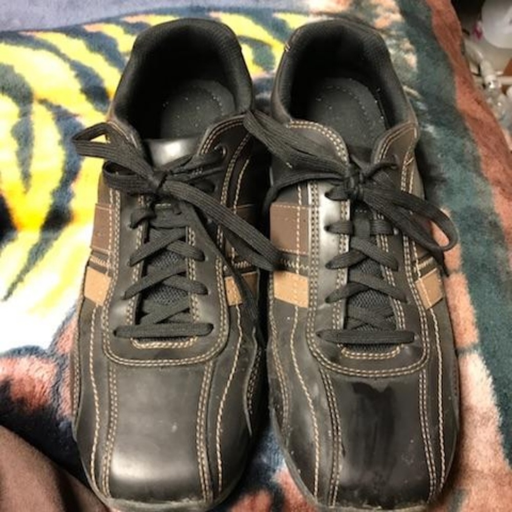 2 pairs of shoes. Skechers and American Eagle